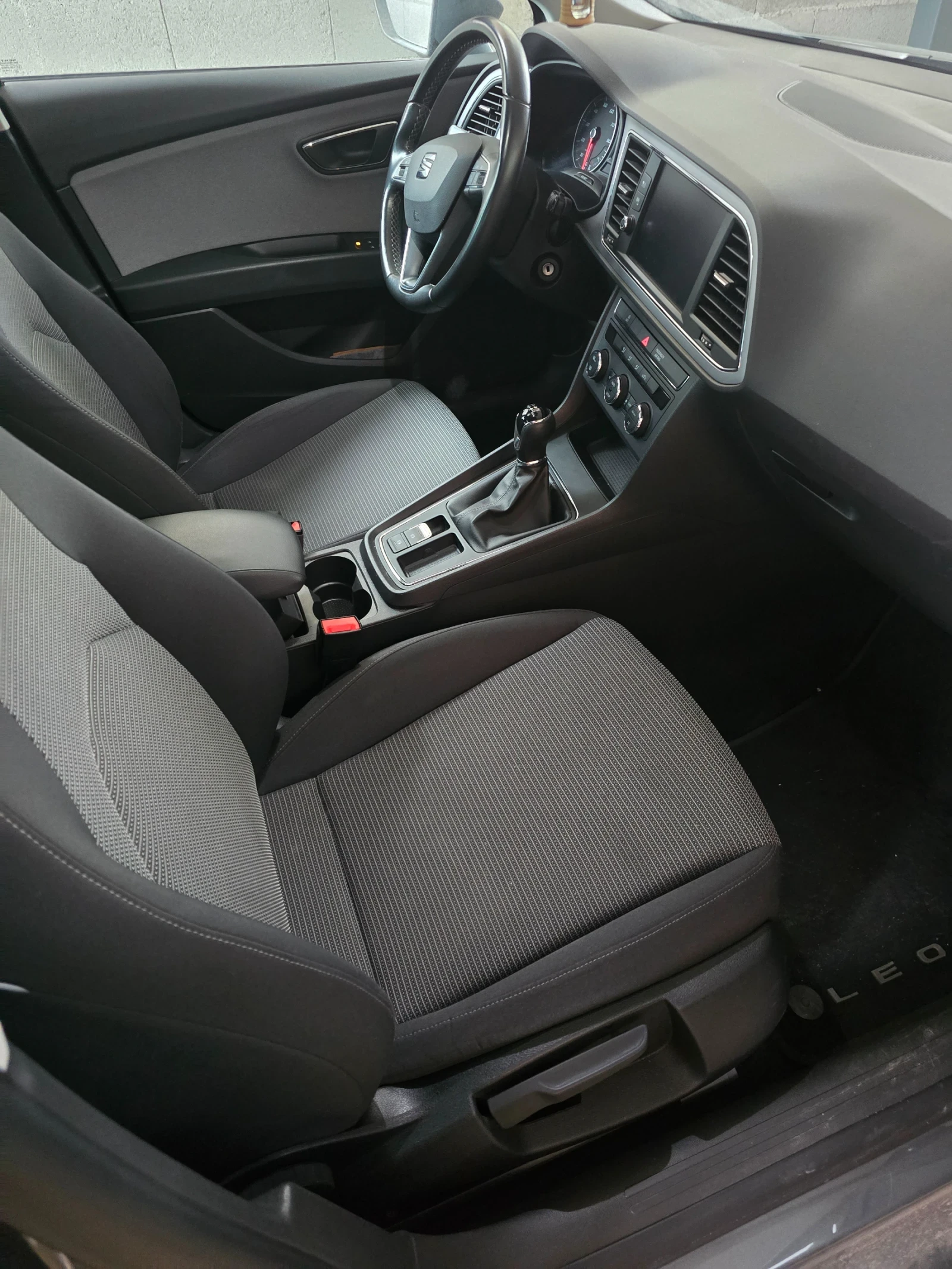 Seat Leon 1.4, снимка 6 - Автомобили и джипове - 54603075