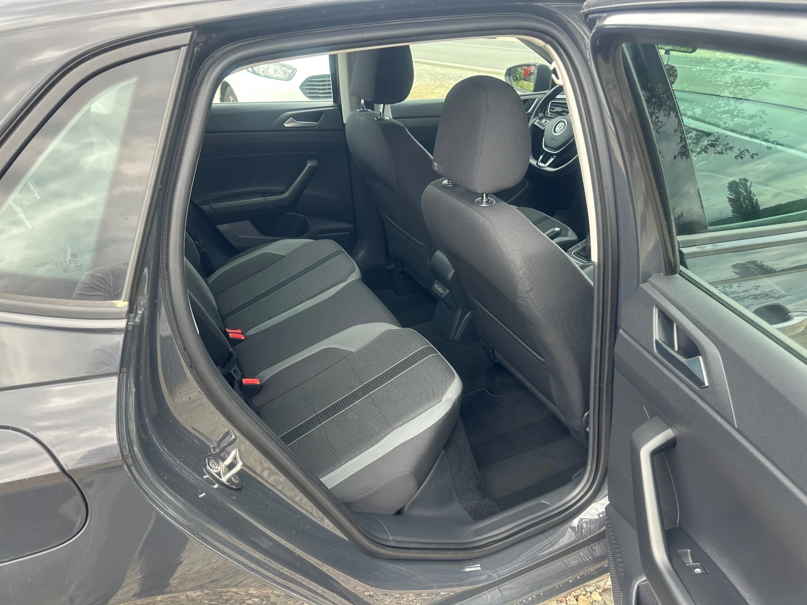 VW Polo 1.6 TDI Highline, снимка 10 - Автомобили и джипове - 54650172