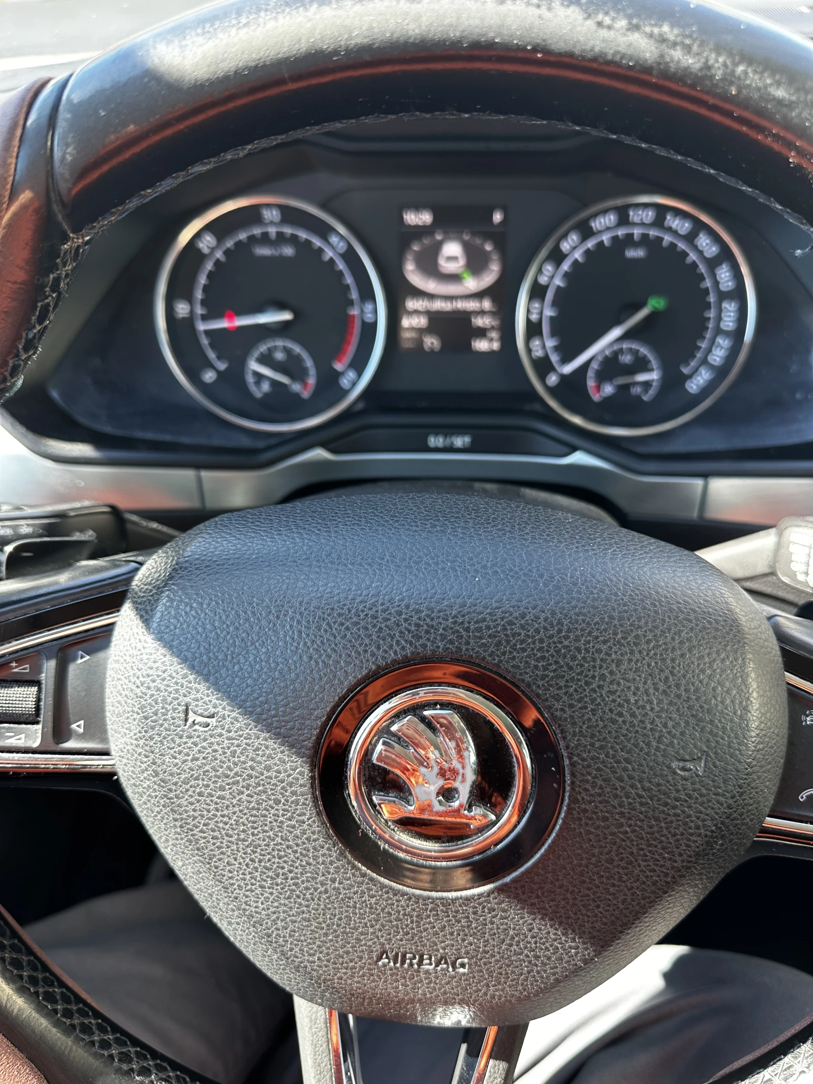 Skoda Superb, снимка 16 - Автомобили и джипове - 54793638