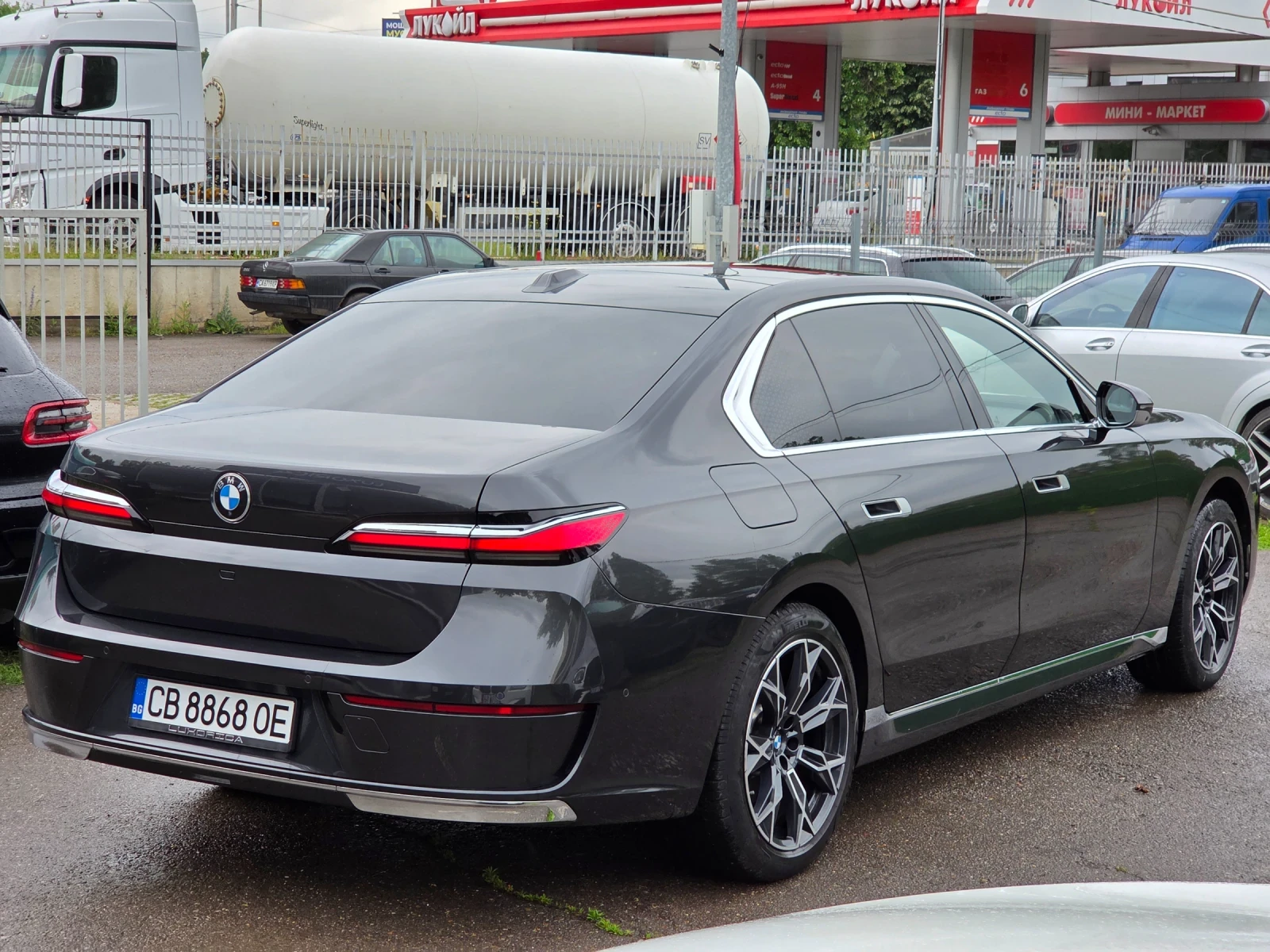 BMW 740 SWAROVSKI LONG X DRIVE ГОТОВ ЛИЗИНГ, снимка 8 - Автомобили и джипове - 54801360