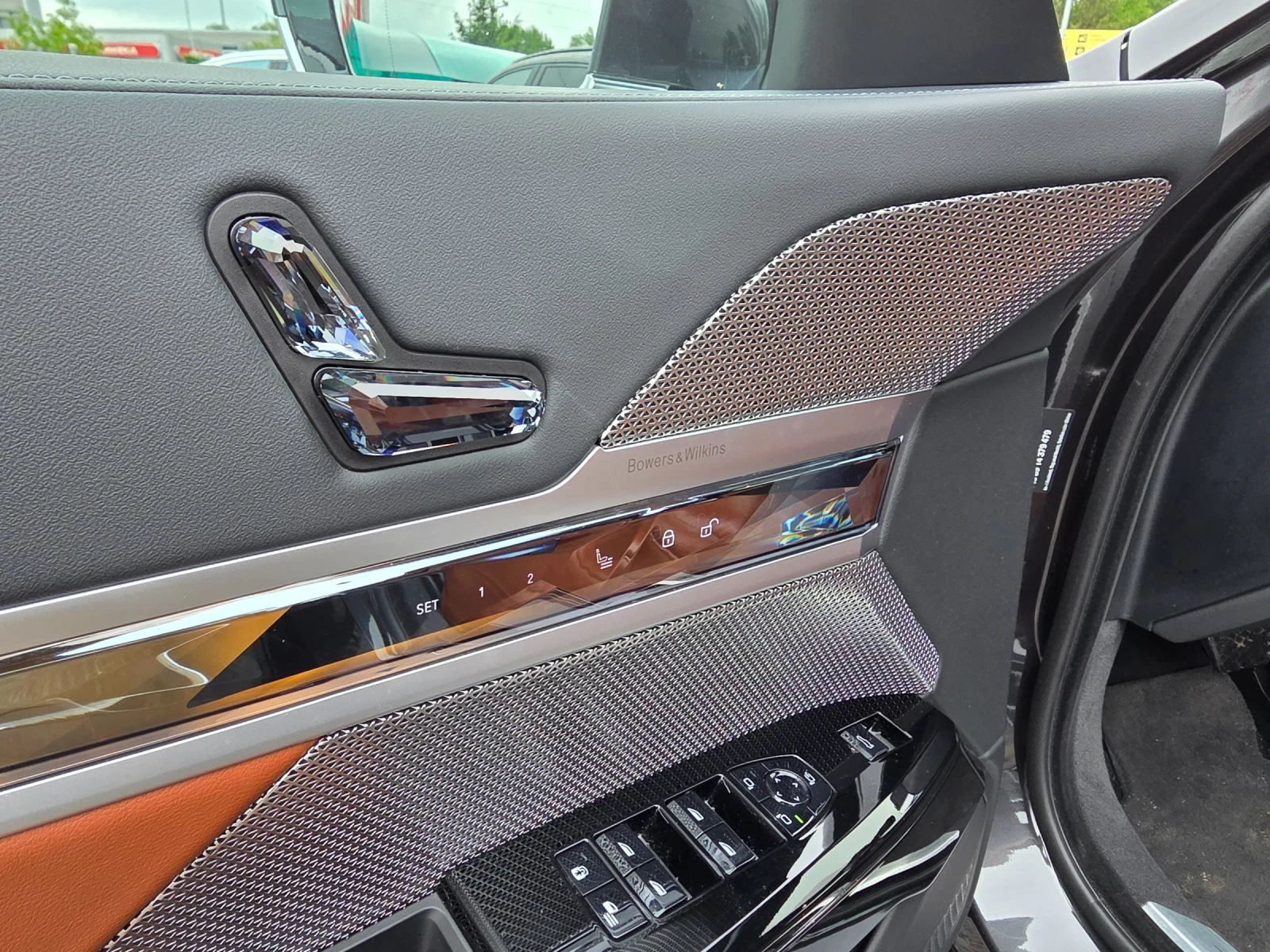 BMW 740 SWAROVSKI LONG X DRIVE ГОТОВ ЛИЗИНГ, снимка 16 - Автомобили и джипове - 54801360
