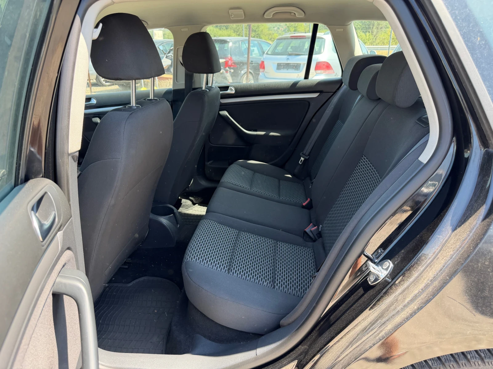 VW Golf 1.6TDI-105PS, снимка 11 - Автомобили и джипове - 55562608
