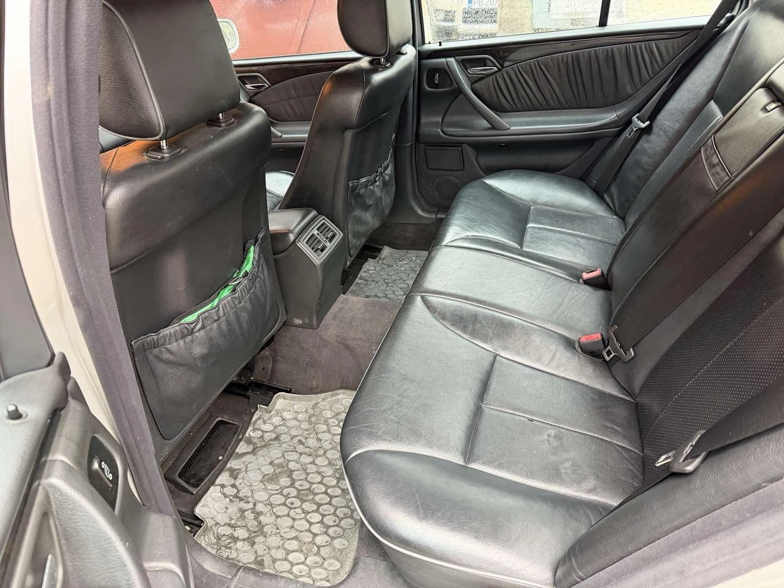 Mercedes-Benz E 220 CDI, снимка 3 - Автомобили и джипове - 55743332