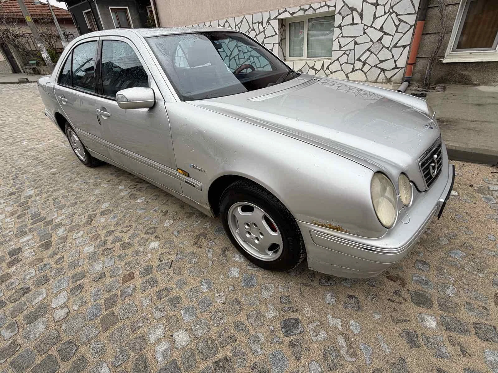 Mercedes-Benz E 220 CDI, снимка 5 - Автомобили и джипове - 55743332