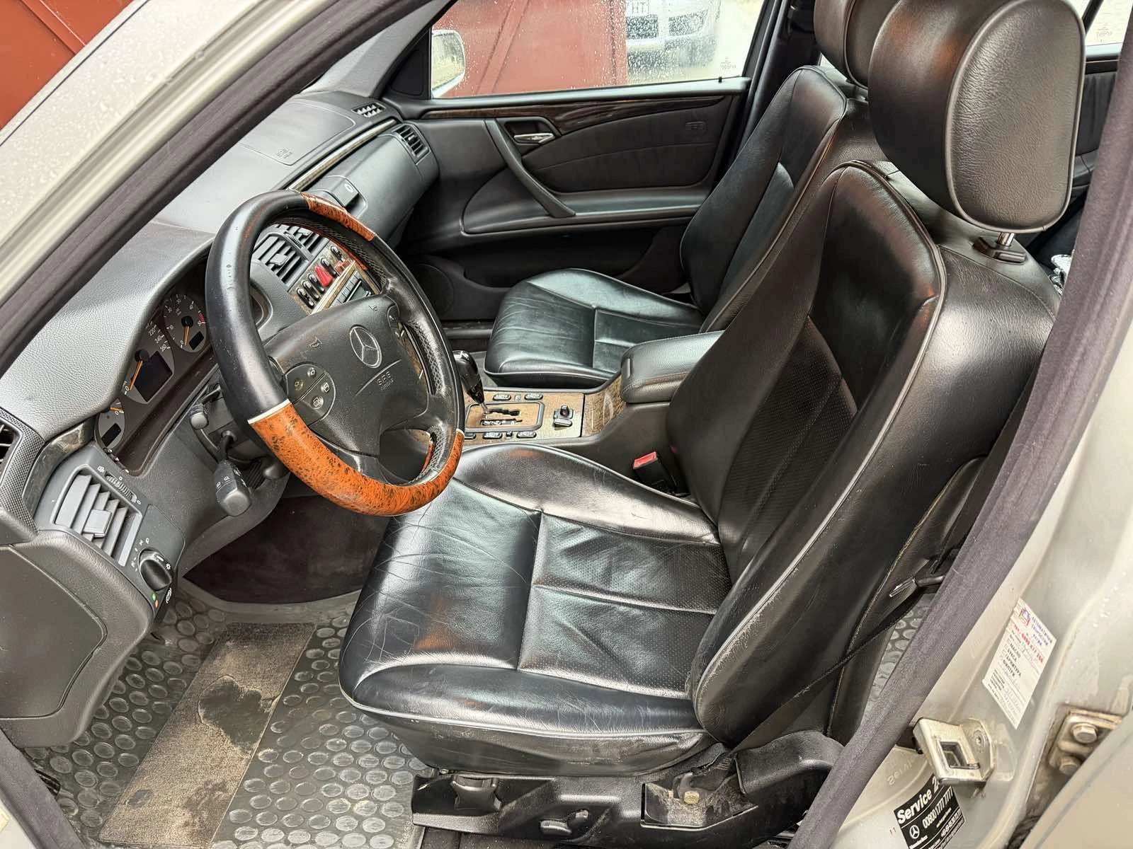 Mercedes-Benz E 220 CDI, снимка 2 - Автомобили и джипове - 55743332