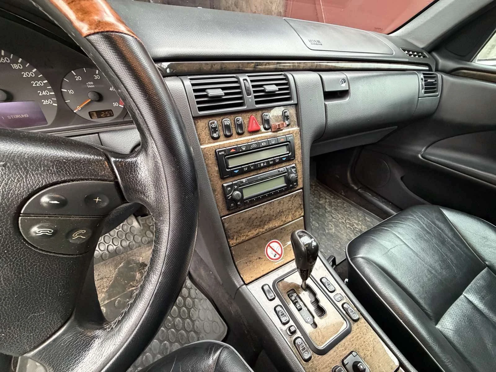 Mercedes-Benz E 220 CDI, снимка 4 - Автомобили и джипове - 55743332