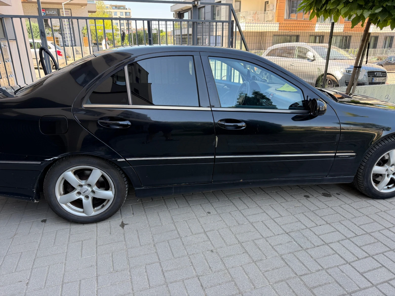 Mercedes-Benz C 180, снимка 2 - Автомобили и джипове - 56004749