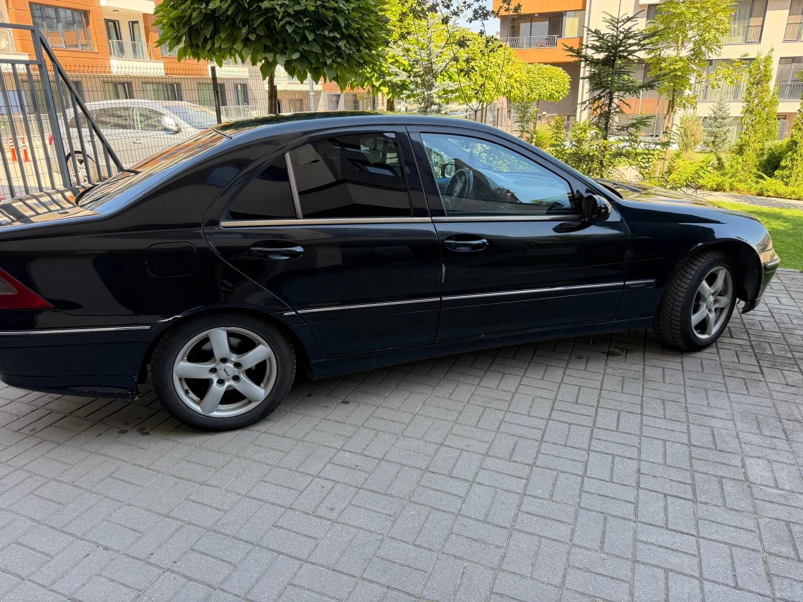 Mercedes-Benz C 180, снимка 3 - Автомобили и джипове - 56004749