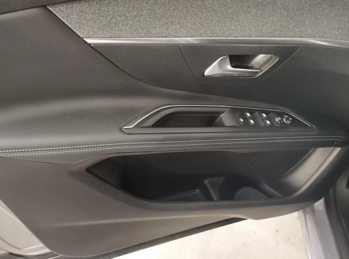 Peugeot 3008 1.2 ALLURE, снимка 11 - Автомобили и джипове - 56748027