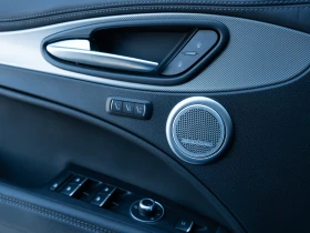 Alfa Romeo Stelvio Veloce Q4, снимка 17