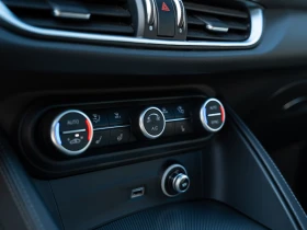 Alfa Romeo Stelvio Veloce Q4, снимка 12