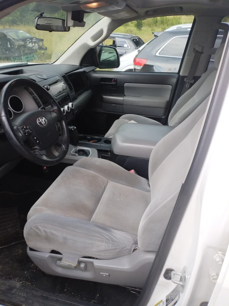 Toyota Sequoia 5.7, снимка 11 - Автомобили и джипове - 52404846