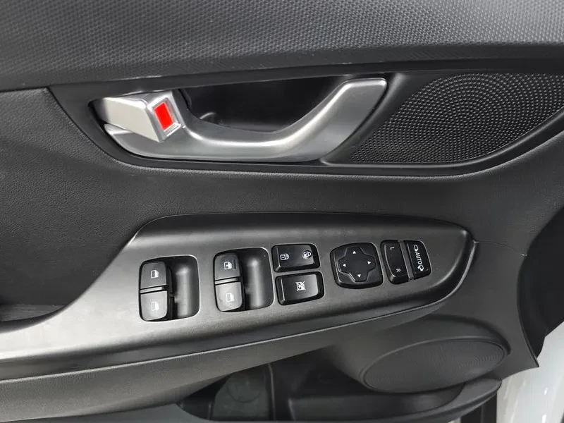 Hyundai Kona 1.6 TURBO 2WD SMART, снимка 17 - Автомобили и джипове - 55011694