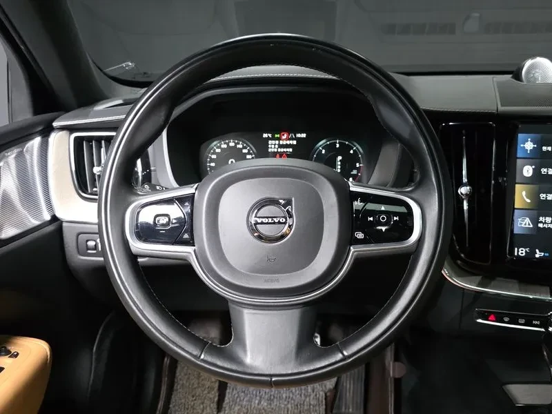 Volvo XC60 D5 - САМО 30% АВАНС, снимка 13 - Автомобили и джипове - 55927645