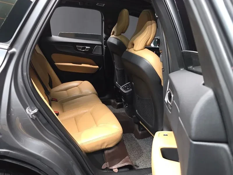 Volvo XC60 D5 - САМО 30% АВАНС, снимка 12 - Автомобили и джипове - 55927645