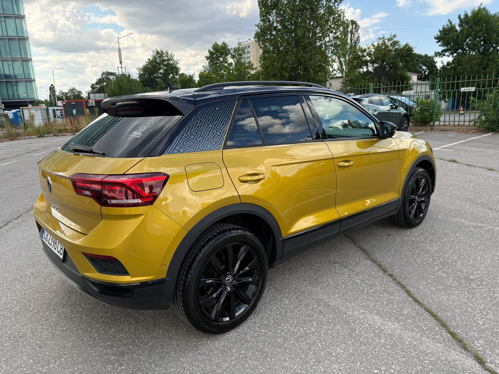 VW T-Roc Sport 1.5 TSI ACT OPF - изображение 2
