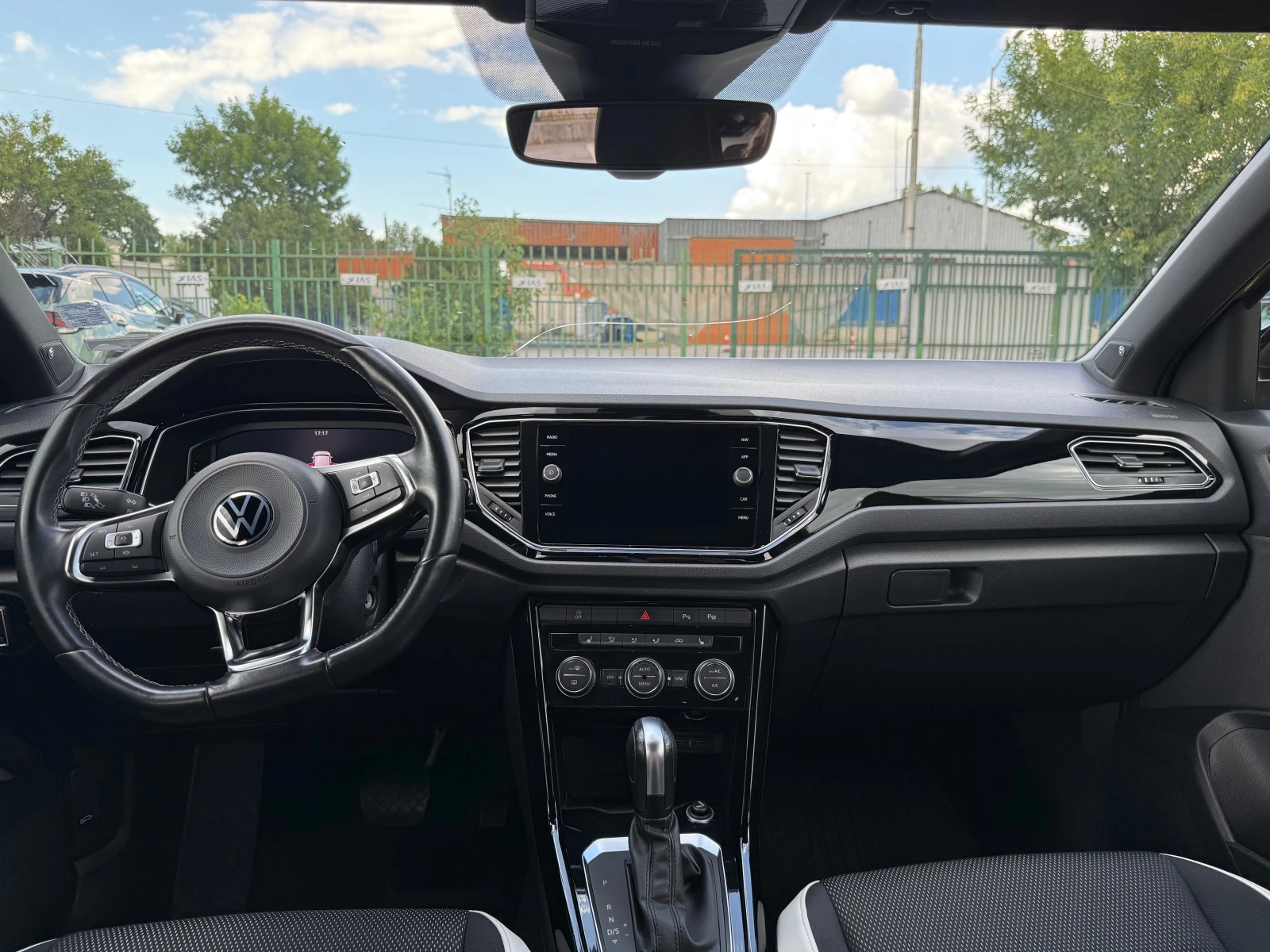 VW T-Roc Sport 1.5 TSI ACT OPF - изображение 6