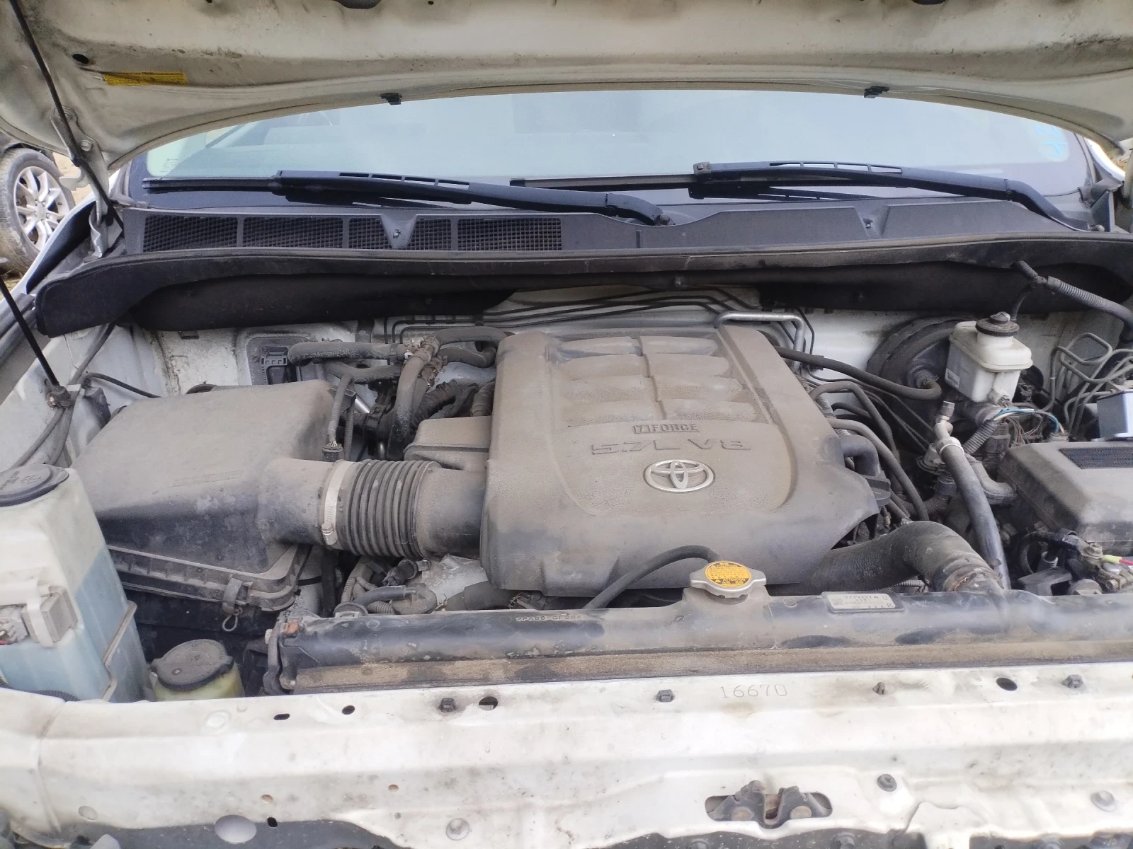 Toyota Sequoia 5.7 - изображение 8