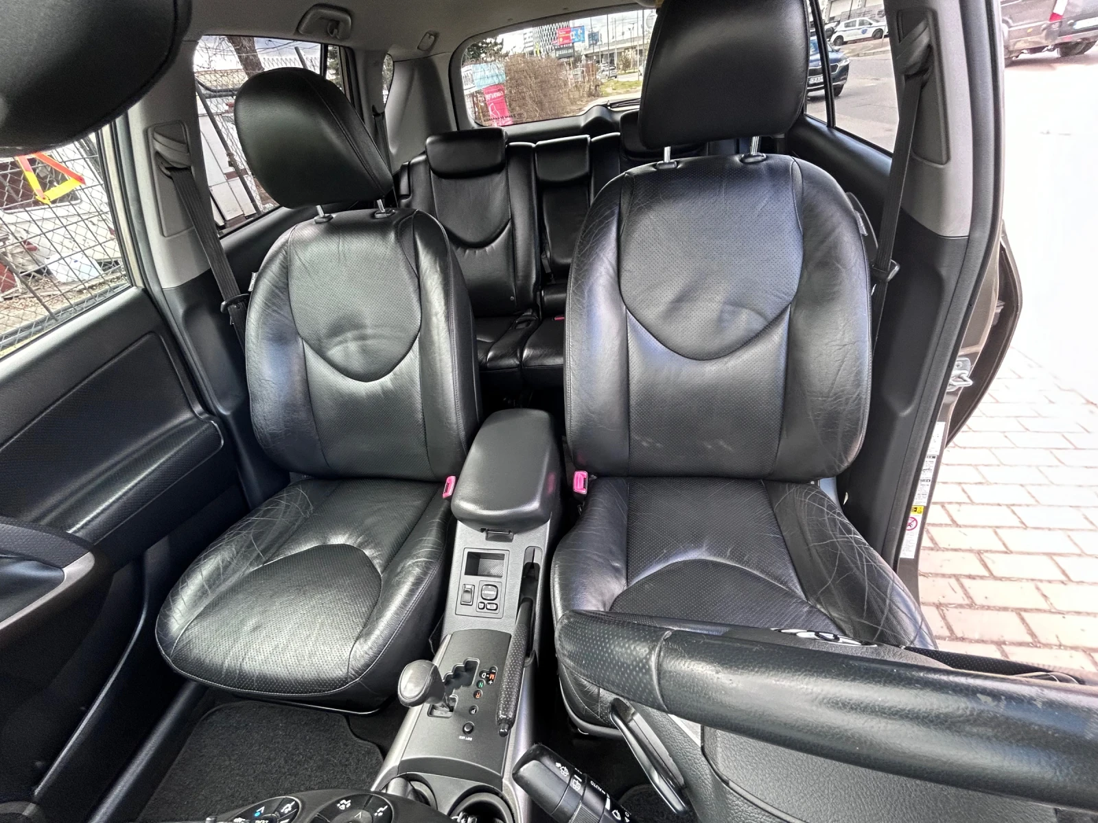 Toyota Rav4 CROSSOVER-FACELIFT-AUTOMATIC-NAVI-КОЖА-180хил!!!, снимка 12 - Автомобили и джипове - 54084209