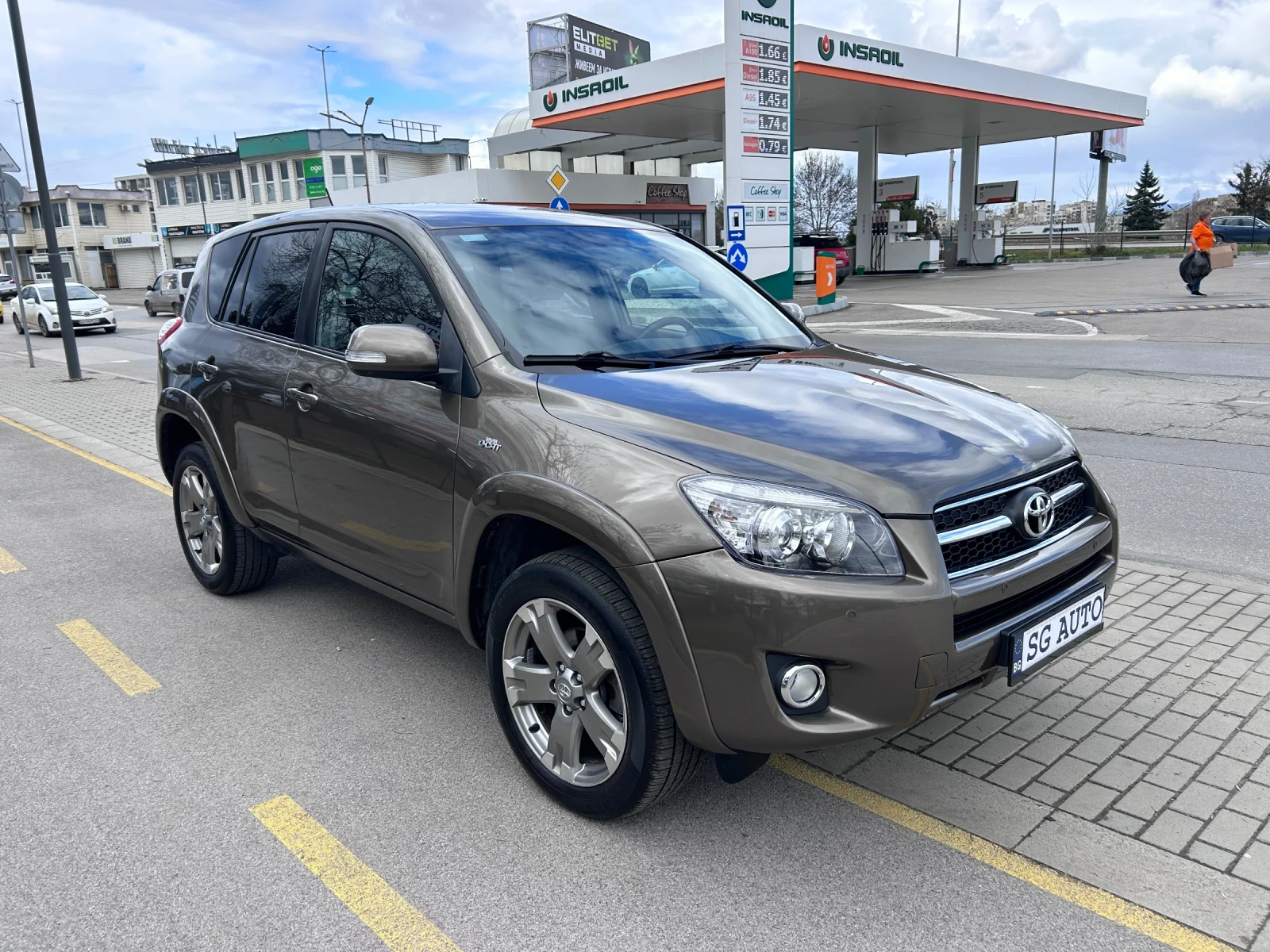 Toyota Rav4 CROSSOVER-FACELIFT-AUTOMATIC-NAVI-КОЖА-180хил!!!, снимка 3 - Автомобили и джипове - 54084209