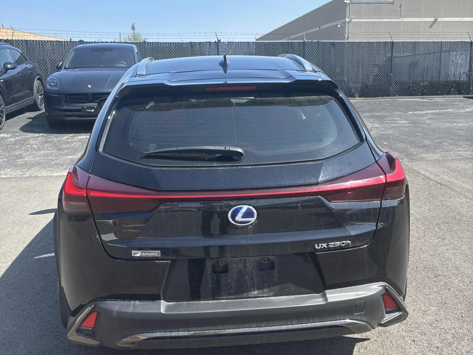 Lexus UX 250h 250h AWD * Hybrid* CARFAX* , снимка 4 - Автомобили и джипове - 54651116