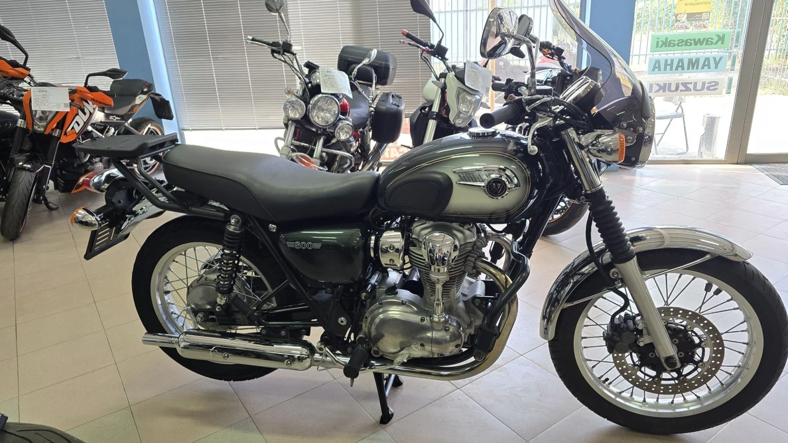 Kawasaki W 800 i Като нов ! Лизинг !, снимка 4 - Мотоциклети и мототехника - 55924850