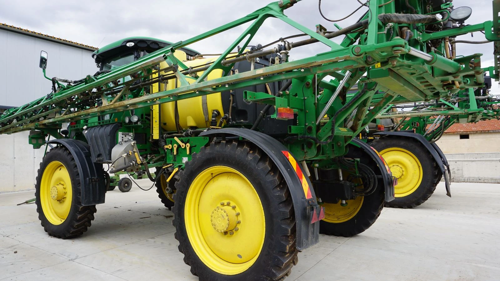 Самоходна пръскачка JD R4030 | Mobile.bg — изображение 1