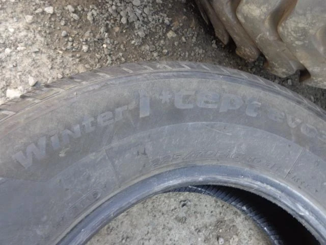 Гуми Зимни 225/70R16, снимка 8 - Гуми и джанти - 21429553