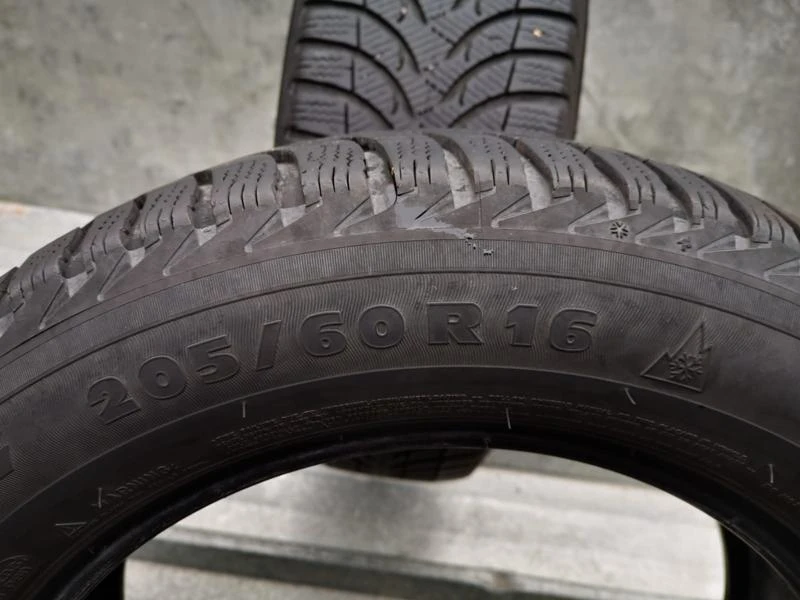 Гуми Зимни 205/60R16, снимка 7 - Гуми и джанти - 27098450