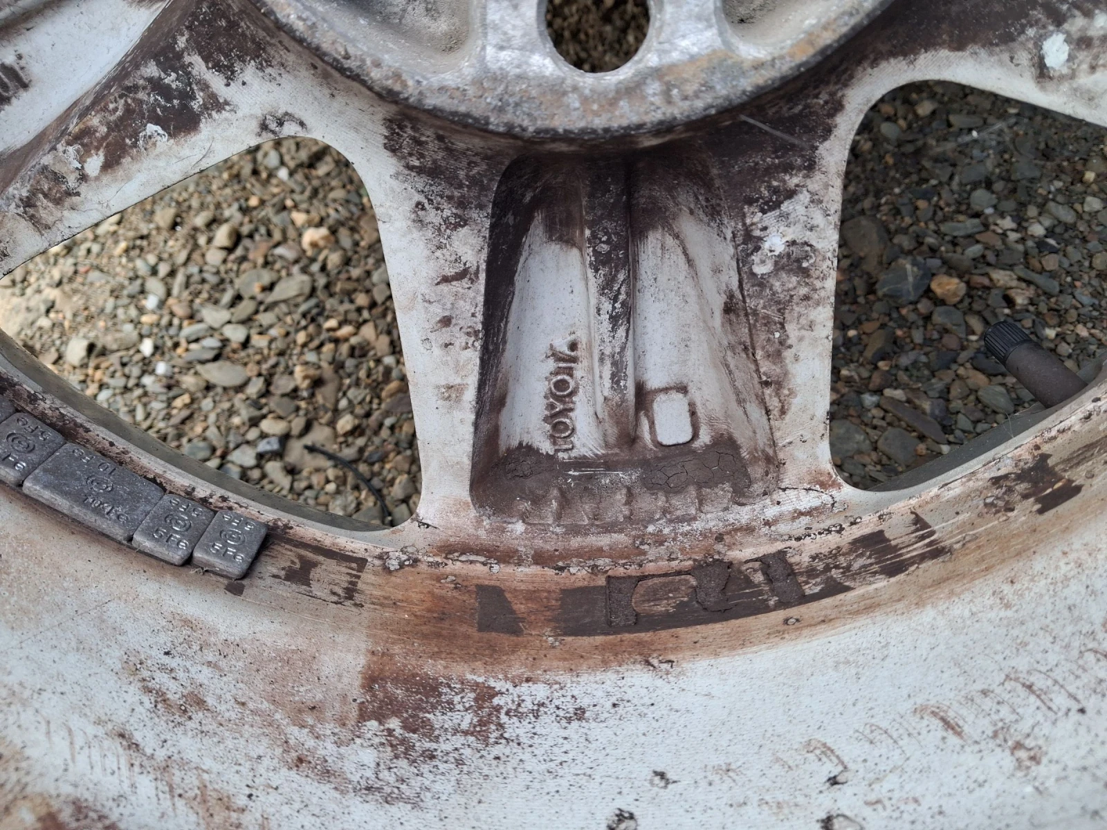 ���� � ������ 235/60R16 �� Toyota | Mobile.bg � ����������� 4