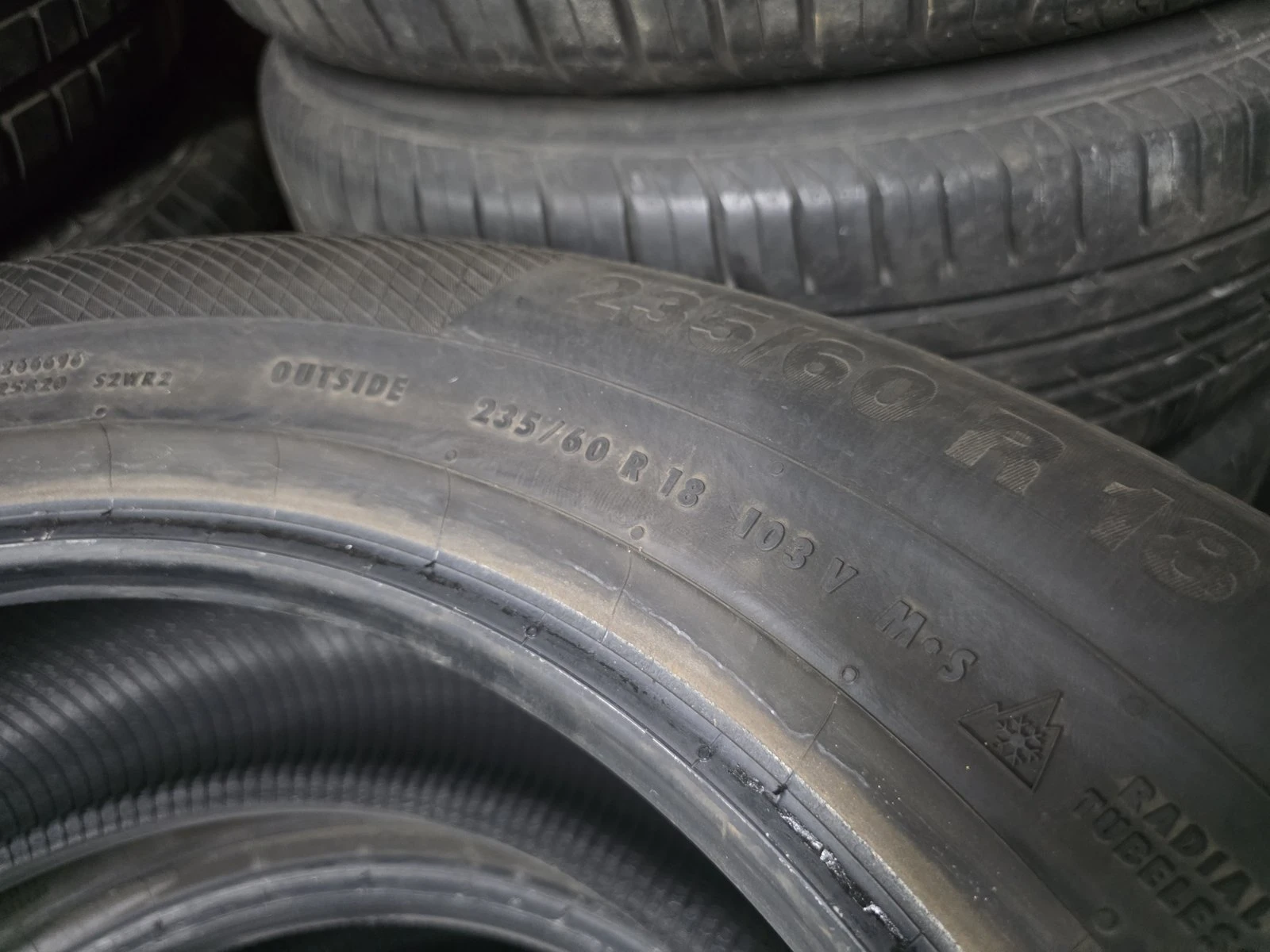 Гуми Зимни 235/60R18, снимка 6 - Гуми и джанти - 56732515
