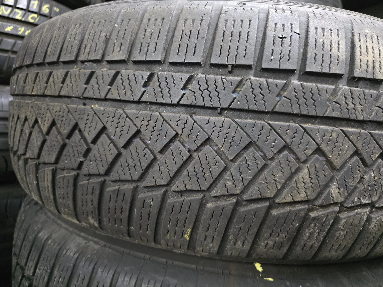 Гуми Зимни 235/60R18