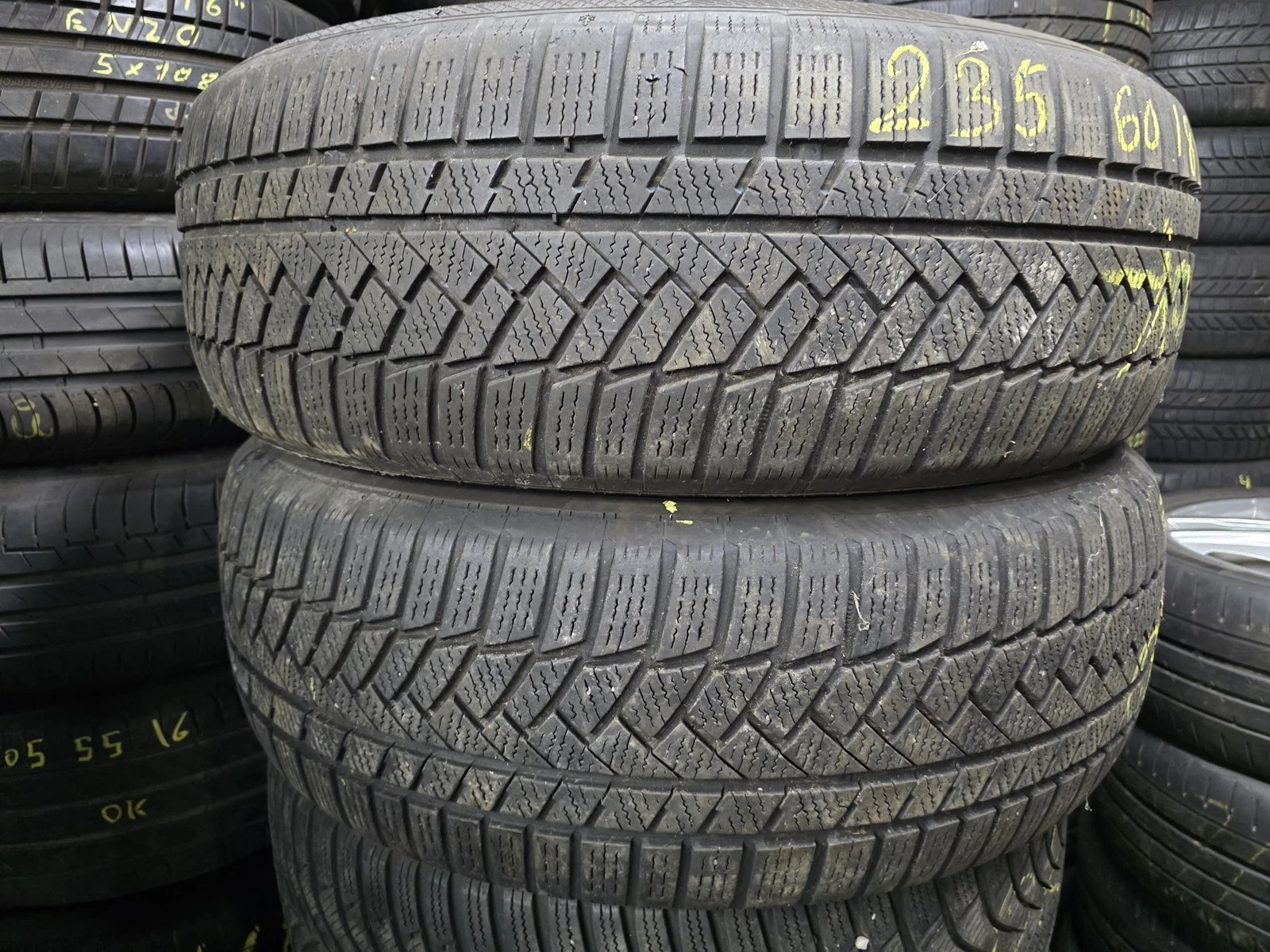 Гуми Зимни 235/60R18, снимка 3 - Гуми и джанти - 56732515
