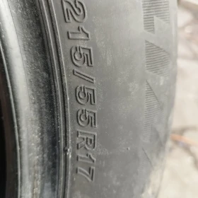 Гуми Зимни 215/55R17, снимка 4 - Гуми и джанти - 48105836