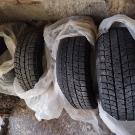 Гуми Зимни 215/55R17, снимка 2 - Гуми и джанти - 48105836