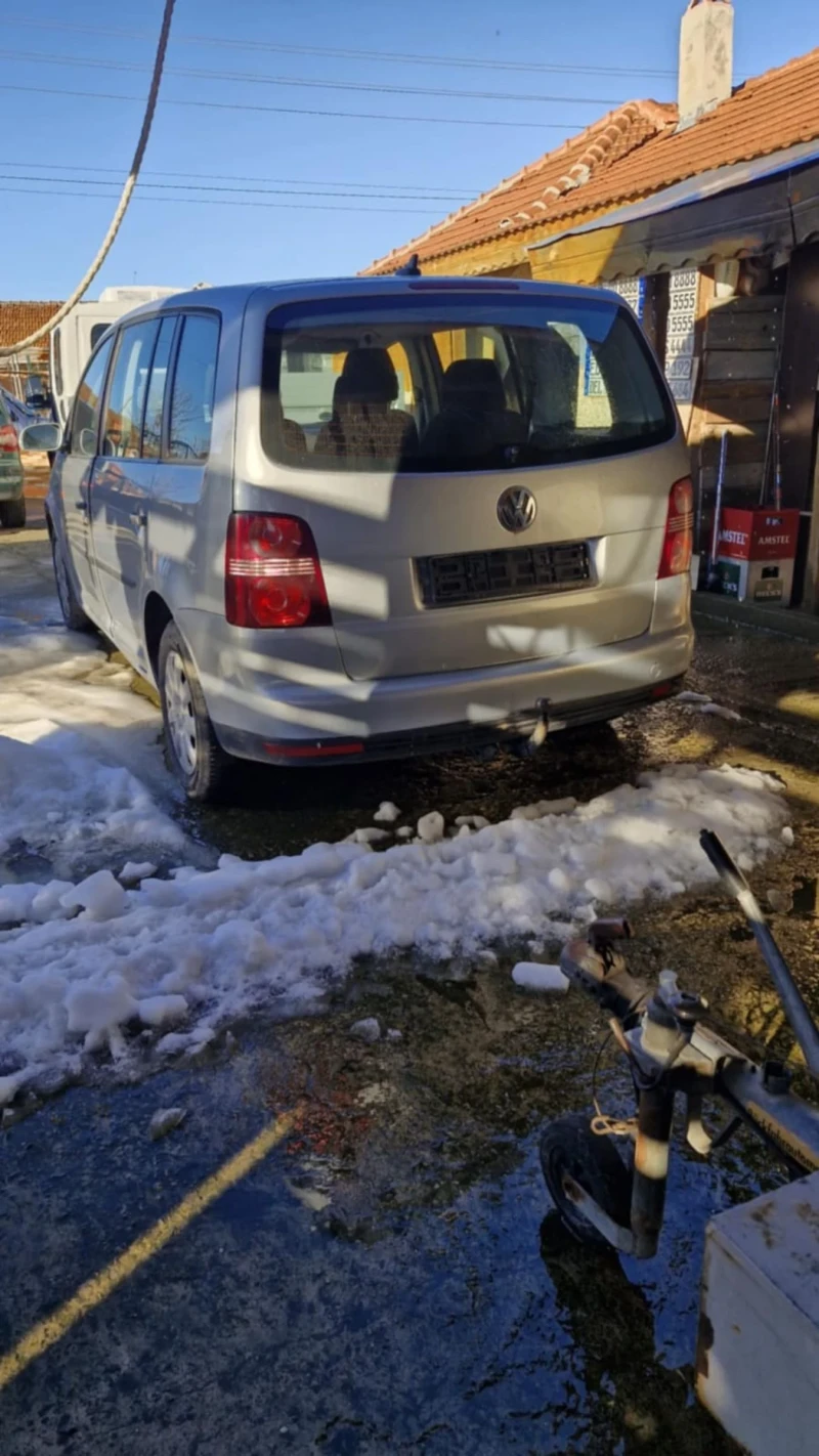 VW Touran, снимка 11 - Автомобили и джипове - 48591551