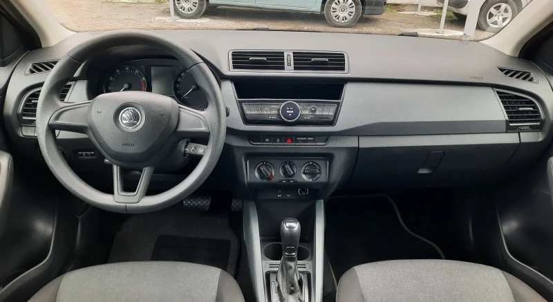 Skoda Fabia 1.2i DSG 80000km., снимка 12 - Автомобили и джипове - 49862744