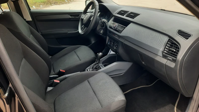 Skoda Fabia 1.2i DSG 80000km., снимка 11 - Автомобили и джипове - 49862744
