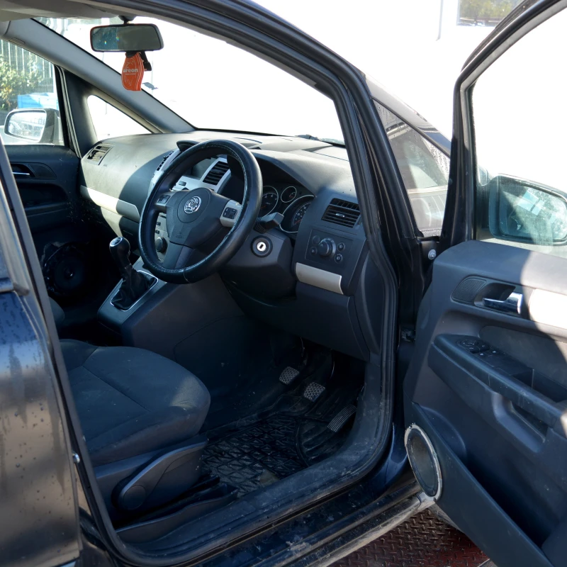 Opel Zafira 1.6 i, снимка 5 - Автомобили и джипове - 52689998
