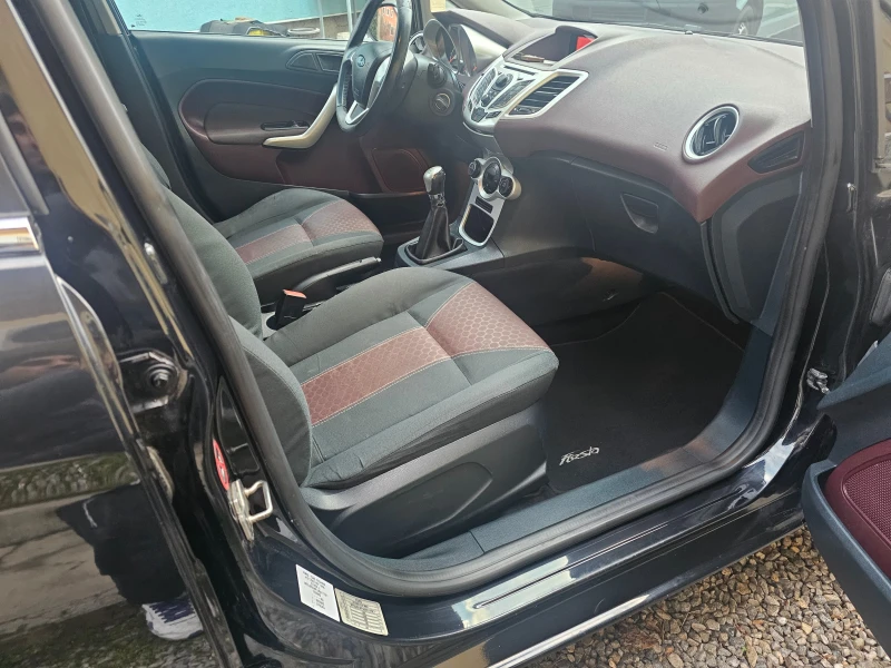 Ford Fiesta  Газ-инж- Гаражна, снимка 12 - Автомобили и джипове - 52877065