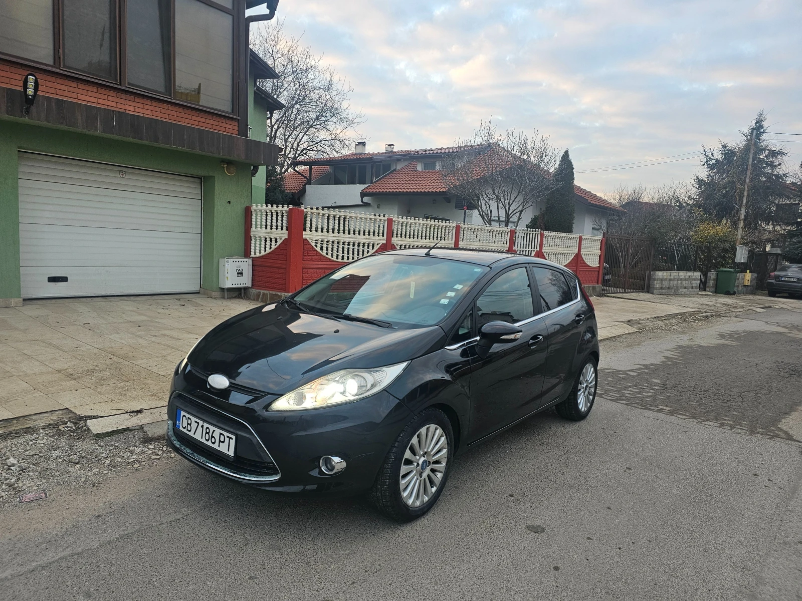 Ford Fiesta  Газ-инж- Гаражна, снимка 1
