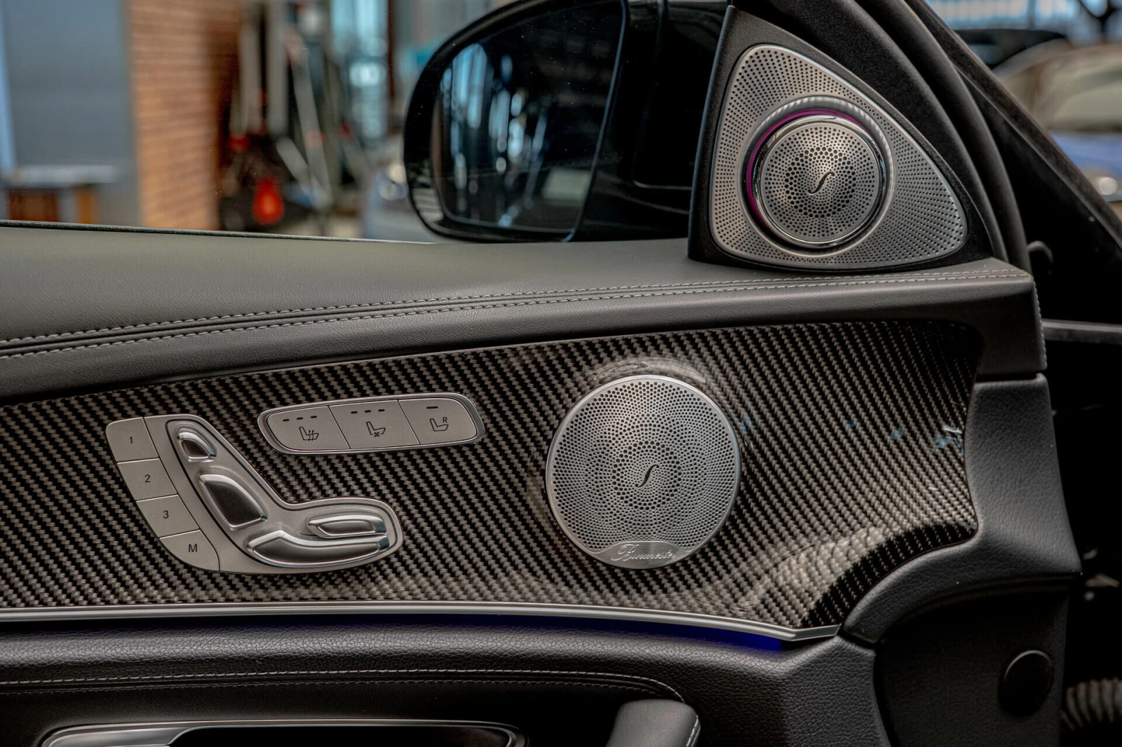 Mercedes-Benz E 63 AMG S/3D Burmester/Панорама/Карбон/Керамика/Обдухване - изображение 9