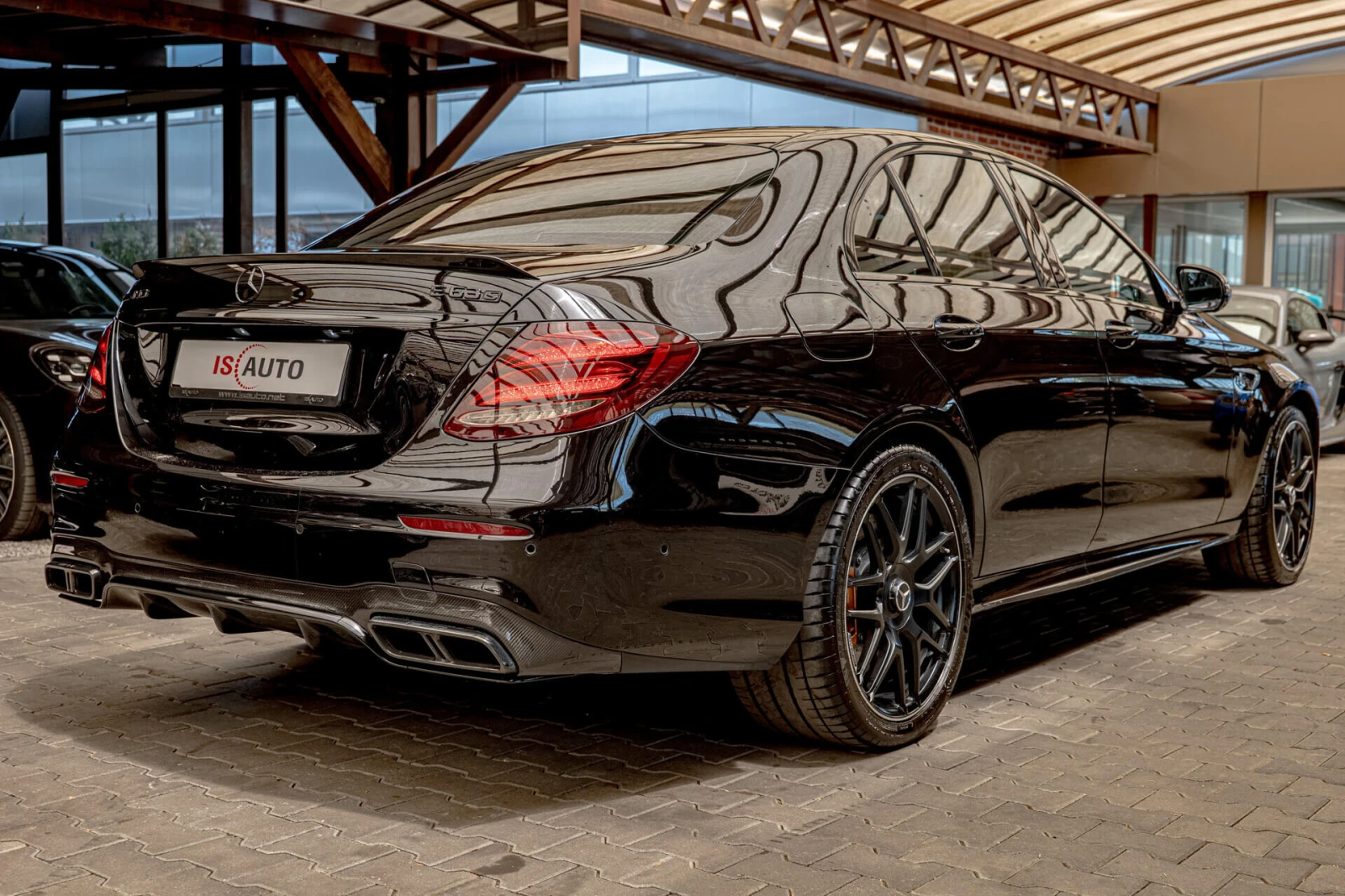 Mercedes-Benz E 63 AMG S/3D Burmester/Панорама/Карбон/Керамика/Обдухване - изображение 5