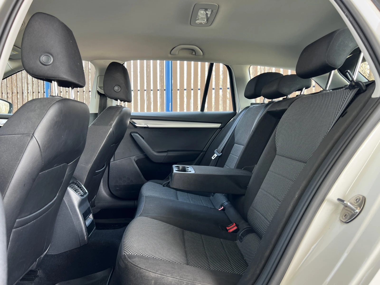 Skoda Octavia 1.2 TSI/COMBI/AMBITION/PARKTRONIC/86K KM/, снимка 16 - Автомобили и джипове - 53707509