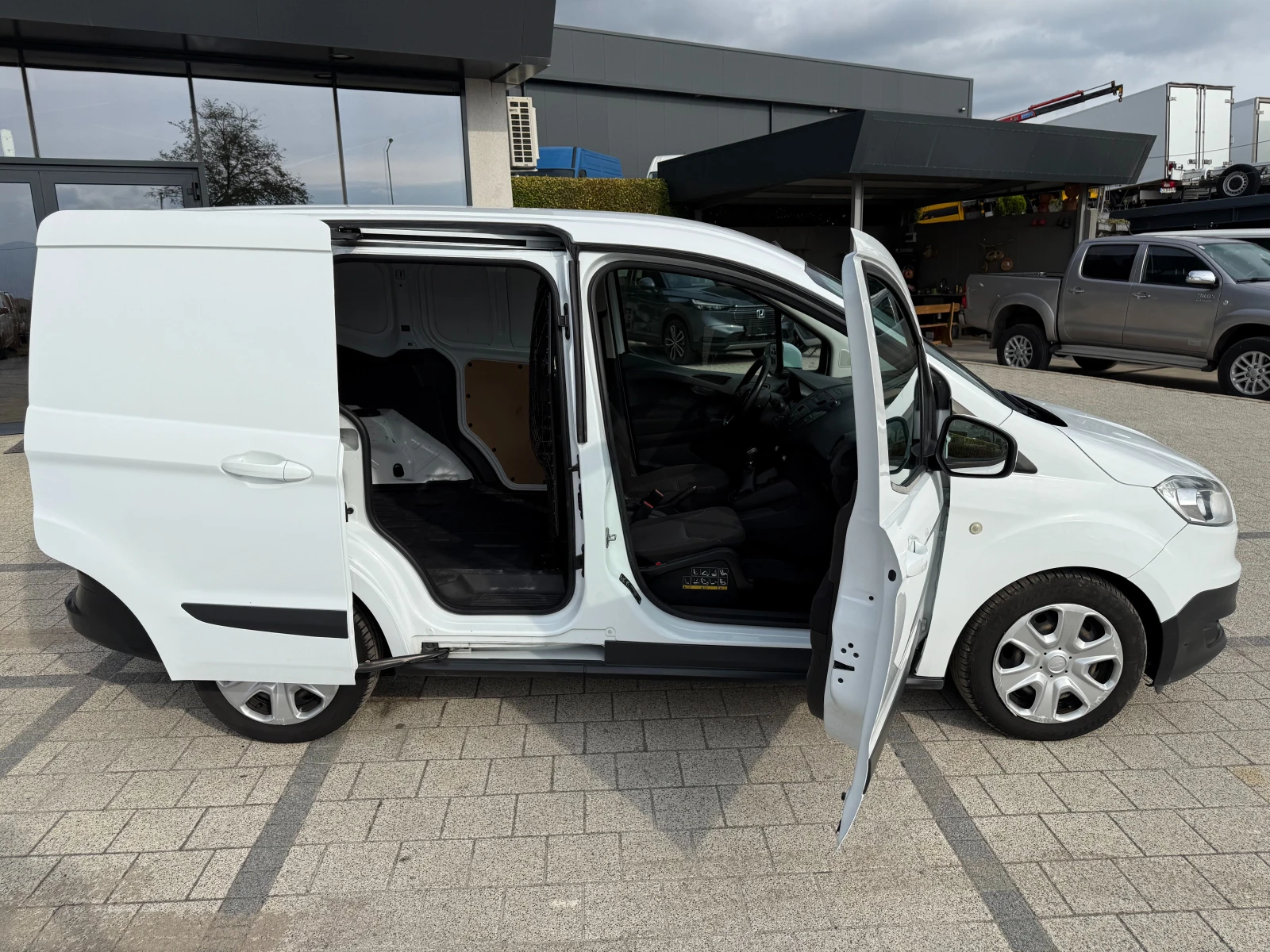 Ford Courier 1.5TDCI Клима Euro 6B , снимка 9 - Автомобили и джипове - 53894878