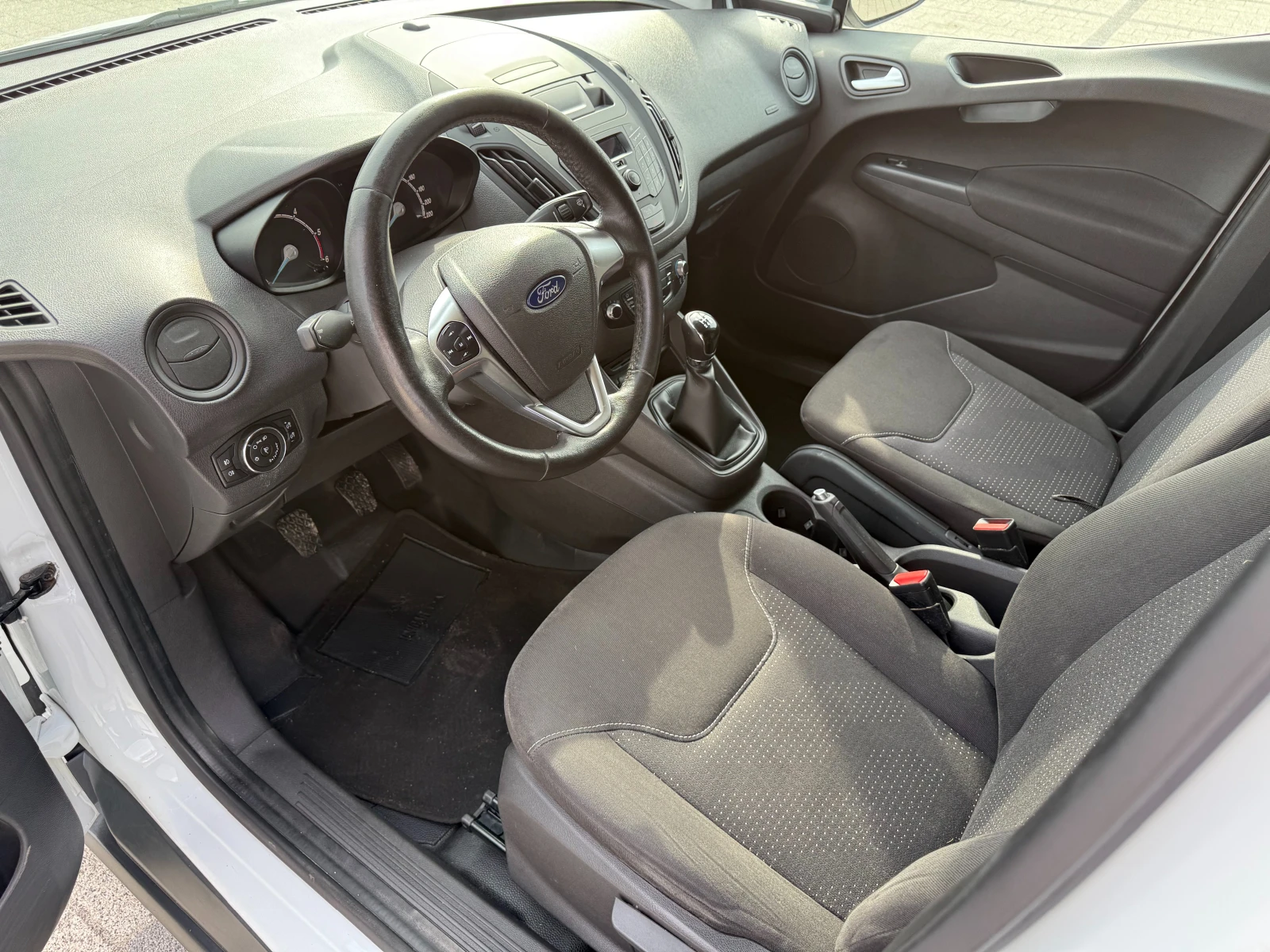 Ford Courier 1.5TDCI Клима Euro 6B , снимка 12 - Автомобили и джипове - 53894878