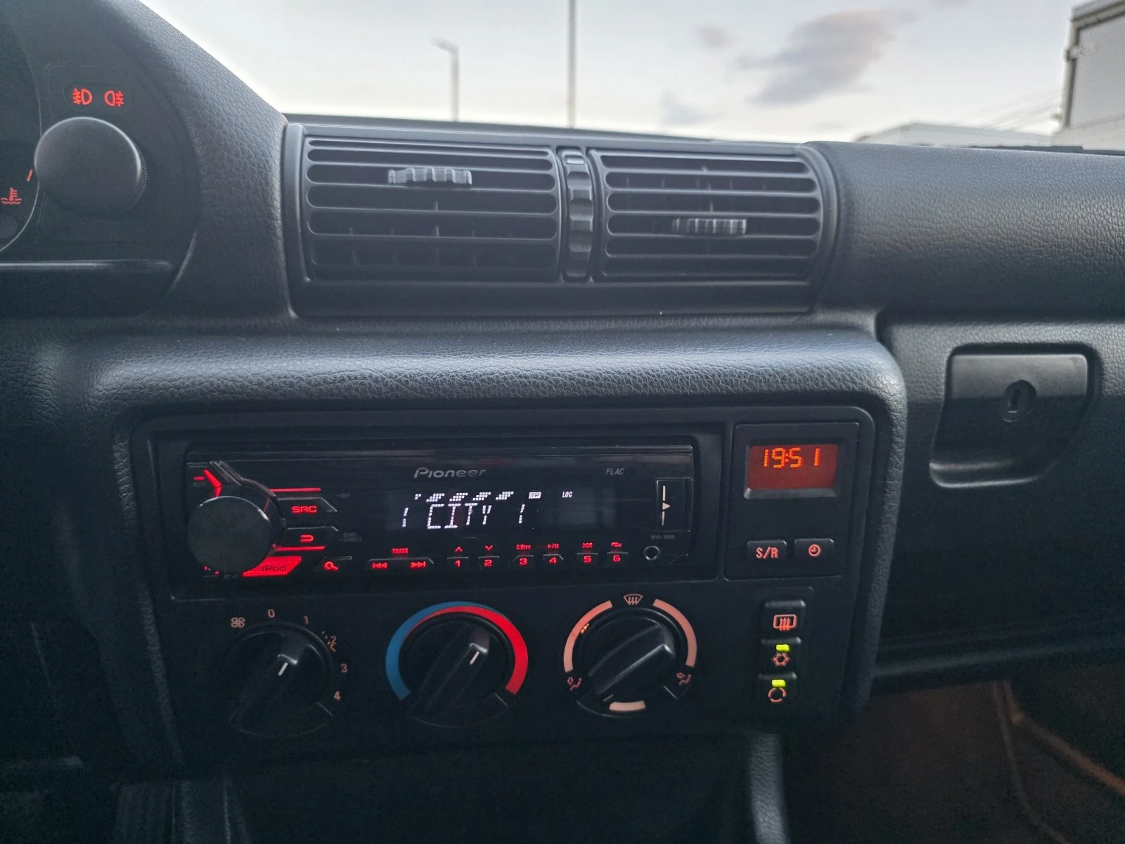BMW 323 TI, снимка 13 - Автомобили и джипове - 54422064
