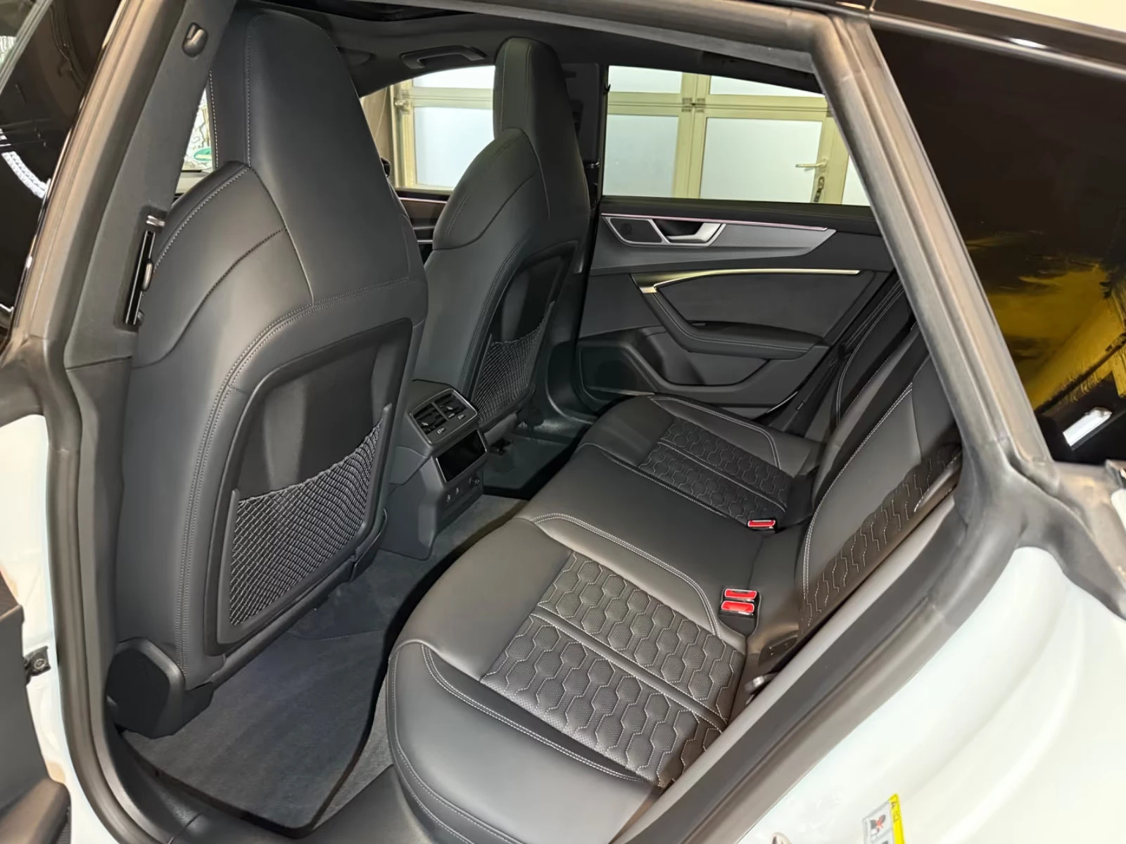 Audi Rs7 KERAMIK/600HP/MATRIX/360/HUD/PANO/SOFT/B&O/395z, снимка 13 - Автомобили и джипове - 54422572