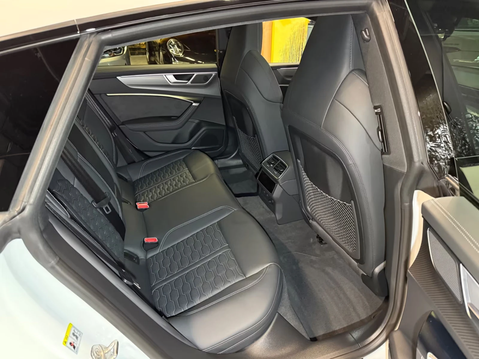 Audi Rs7 KERAMIK/600HP/MATRIX/360/HUD/PANO/SOFT/B&O/395z, снимка 14 - Автомобили и джипове - 54422572
