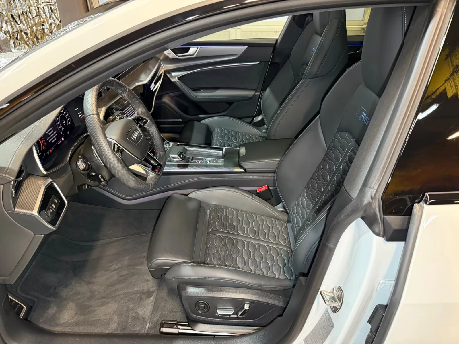 Audi Rs7 KERAMIK/600HP/MATRIX/360/HUD/PANO/SOFT/B&O/395z, снимка 11 - Автомобили и джипове - 54422572
